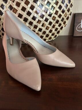 1901 Soft Blush Pointed-Toe Mid Heel Pumps